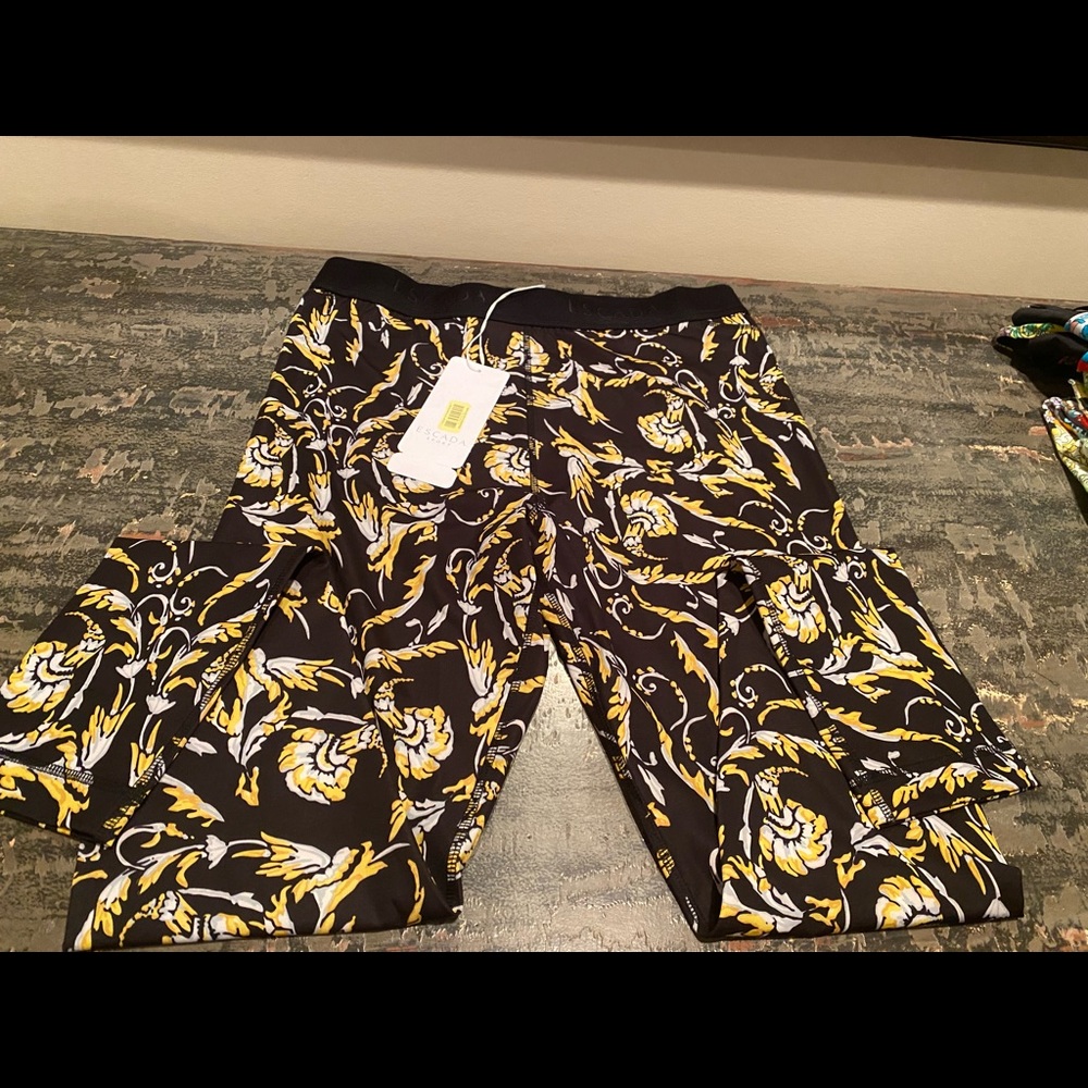 💕💕Beautiful Escada Sport leggings with tags.